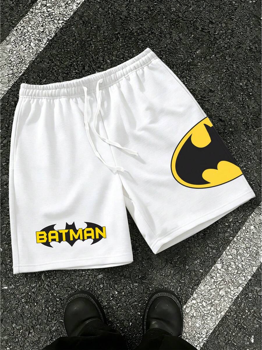 BATMAN X SHEIN Manfinity EMRG 男士休闲字母蝙蝠印花抽绳短裤 - 白色 - 查看 1