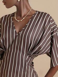 SHEIN Veneréa Áo sơ mi nữ cổ chữ V, vai rớt, tay ngắn, eo chun, buộc dây phía sau, kiểu dáng thường ngày, thích hợp cho kỳ nghỉ xuân/hè. - Nhiều màu - Xem 3