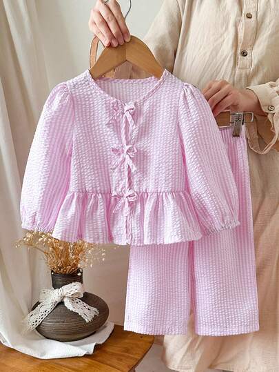 SHEIN Bộ áo dài tay và quần kẻ sọc hồng trắng có nơ cho bé gái sơ sinh/trẻ nhỏ từ 0-3 tuổi, đa năng cho mùa thu/đông.
