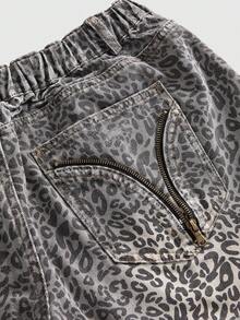 ROMWE Grunge Punk Shorts vaqueros mini con cadena decorativa de metal con strass y estampado de leopardo, estilo punk Y2K; Shorts vaqueros de talla grande con estampado de leopardo, estilo punk subcultura - Plateado - Ver 4