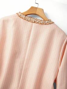 GlowEve CURVE Conjunto de 2 piezas talla grande para mujer: Elegante chaqueta de cárdigan de manga larga con escote en V y adorno de perlas en contraste, y vestido largo con cuello redondo y decoración de perlas, adecuado para otoño/invierno, uso casual, trabajo y ocasiones - Naranja Coral - Ver 5