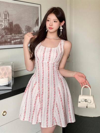 K-Vae Áo croptop dáng chữ A cổ vuông thắt nơ họa tiết hoa nhí