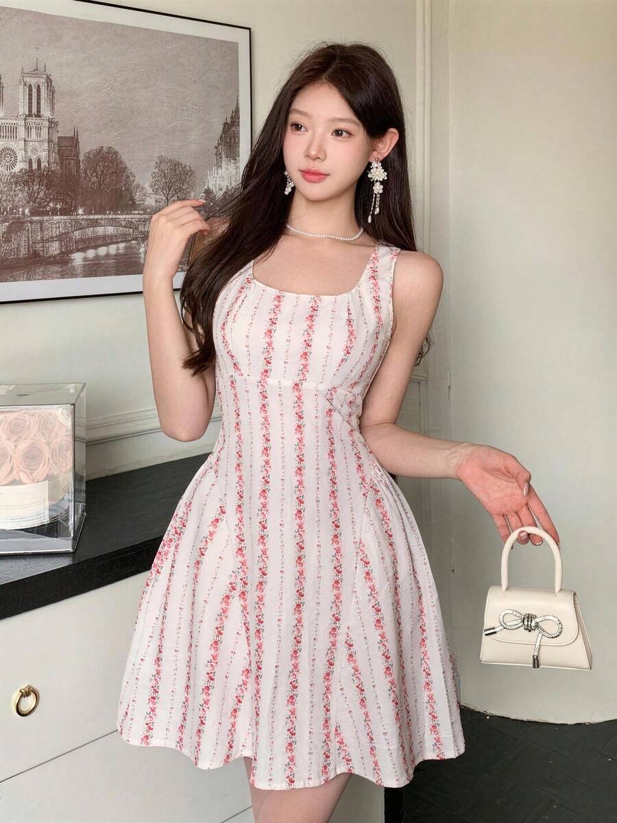 SHEIN K-Vae Áo croptop dáng chữ A cổ vuông thắt nơ họa tiết hoa nhí - Hồng - Xem 1