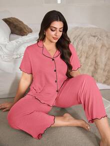 SHEIN Bộ đồ mặc nhà thoải mái 2 mảnh dành cho nữ cỡ lớn, chất liệu chiffon mềm mại, rủ nhẹ, họa tiết hoa màu hồng dưa hấu, kiểu dáng cổ điển, cổ bẻ, tay ngắn, có bèo nhún và xếp ly. - Màu Hồng  Dưa hấu - Xem 6