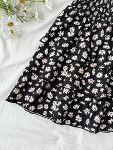 SHEIN 少女春夏嘉年华邮轮度假针织扭结前襟方领修身上衣搭配宽松A字层叠下摆半身裙套装，适合约会、海滩度假等场合。 - 黑色 - 查看 5