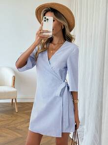 Easowa Vestido corto de mujer con cuello en V, estampado de rayas y lazo - Azul menta - Ver 1