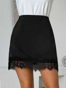 Lavishia 女士优雅黑色缎面蕾丝拼接迷你裙，夏季 - 黑色 - 查看 5