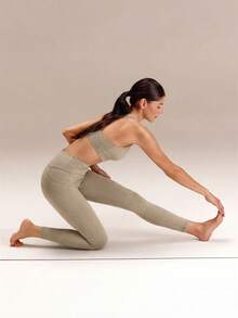GLOWMODE Leggings de cintura alta con bolsillos laterales FeatherFit™ de 24" para gimnasio en otoño e invierno - Caqui - Ver 8