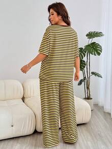 SHEIN EZwear Set Kaos dan Celana Bergaris Longgar Kasual Ukuran Besar - Mocha Brown - View 5
