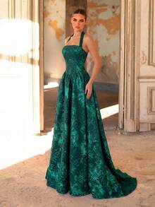 优雅浪漫的时尚提花面料露背连衣裙，搭配宽松裙摆，适合出席优雅派对、婚礼宾客、酒红色正式晚礼服、时尚伴娘礼服、正式晚宴礼服等场合。 - 墨綠色 - 查看 4