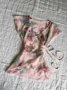 SHEIN 女款春夏新款花卉印花V領蝴蝶結腰部荷葉袖上衣 - 粉色 - 查看 4
