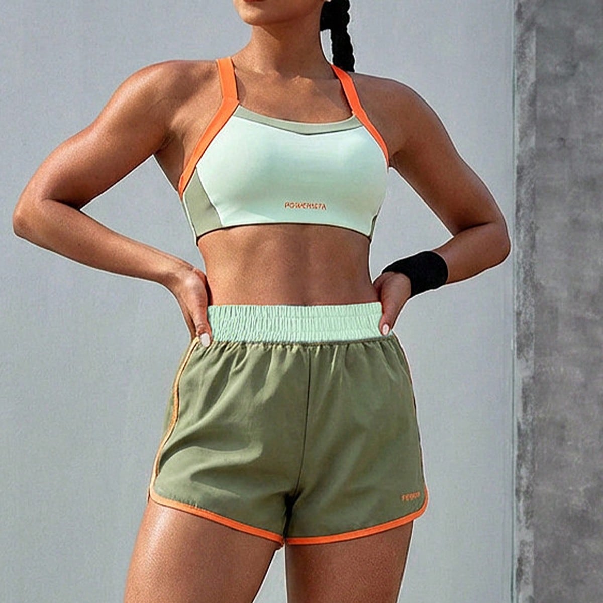 Conjunto deportivo de top corto y shorts con bolsillo con estampado de letras para mujer