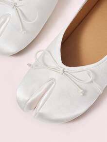 CUCCOO DOLLMOD Giày bệt nữ màu trắng be satin xếp ly mũi tròn xẻ ngón, kiểu dáng cổ điển Nhật Bản, dễ thương, thích hợp đi nghỉ mát hoặc đi làm. - trắng - Xem 5