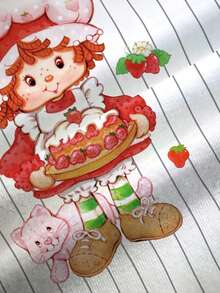 Strawberry Shortcake X SHEIN Camiseta casual versátil de manga corta con cuello redondo y estampado de dibujos animados para mujer de talla grande - Blanco - Ver 7