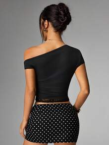 SHEIN HypeZone Solid Color Fitted Lace Patchwork Asymmetric Collar Sports T-Shirt - Black - View 2