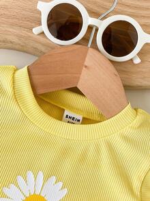 SHEIN Playful Pals Conjunto de top sin mangas texturizado azul y pantalones cortos a cuadros con lazo azul, conjunto esencial para el verano para bebé niña - Amarillo - Ver 3