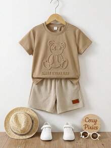 Cozy Pixies Bộ 2 món cho bé trai, gồm áo tay ngắn cổ tròn in hình gấu và quần short cạp chun, thích hợp cho các hoạt động giải trí, thể thao, dã ngoại, vui chơi, phong cách đường phố, tiệc tùng, kỳ nghỉ, bãi biển và nhiều dịp khác. - Nhiều màu - Xem 5