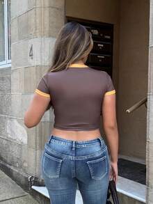 女式撞色镶边数字印花圆领短袖短款上衣 - 彩色 - 查看 2