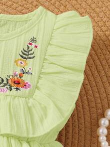 SHEIN Playful Pals 女婴花卉刺绣荷叶边下摆优雅夏季连衣裙，适合派对和日常穿着 - 綠色 - 查看 7