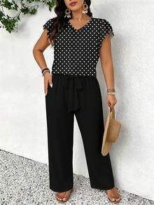 SHEIN Frenchy 休闲简约浪漫复古波点印花大码女式度假V领短袖上衣搭配黑色长裤套装，大码两件套，度假装，夏季服饰 - 彩色 - 查看 4