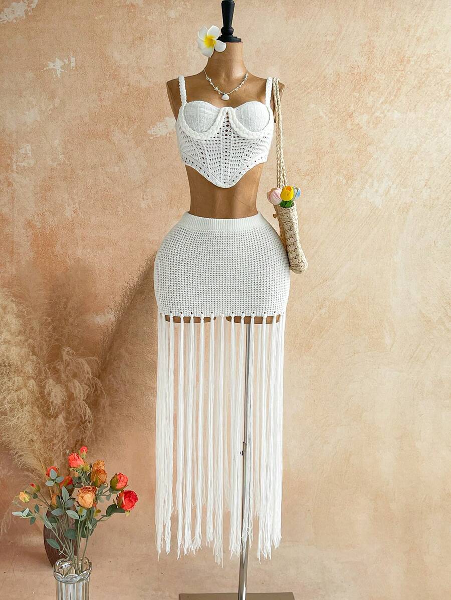 Soleia 女士不对称下摆吊带针织上衣和流苏下摆针织迷你裙两件套，度假装 - 杏色 - 查看 1