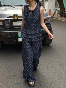 DAZY Bộ đồ nữ gồm áo không tay cổ buộc dây chấm bi và quần jeans ống rộng. - Màu xanh lam - Xem 1