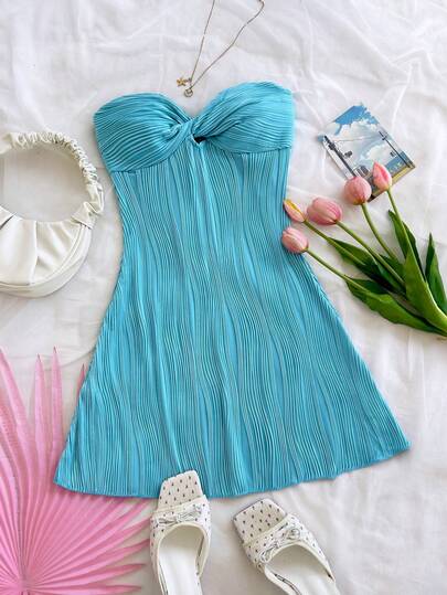 Soleia Vestido mini de mujer talla grande de vacaciones, de tejido de punto blanco con textura ondulada, con bandeau, detalle de nudo en la cintura, corte evasé y volante en el bajo, adecuado para fiesta, cita, té de la tarde, playa, verano, festival de música