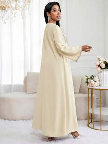 Al Najma 女士优雅花卉刺绣长袖阿拉伯风格晚礼服 - 杏色 - 查看 2