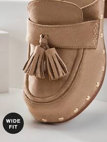SHUZIA Women's Wide-Fit Slip-On Platform Mules With Rivets Decors - Beige - View 7