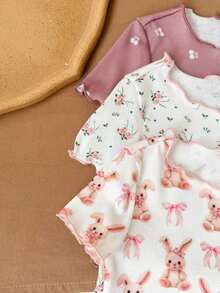 SHEIN LMoss Kids 女婴可爱卡通熊和花卉印花荷叶边圆领短袖上衣和裤子六件套休闲舒适针织睡衣套装 - 彩色 - 查看 3