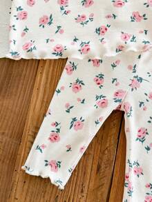 SHEIN LMoss Kids Dozemod 儿童新生女宝宝夏季休闲碎花荷叶边圆领短袖上衣和裤子四件套针织睡衣套装 - 粉色 - 查看 5