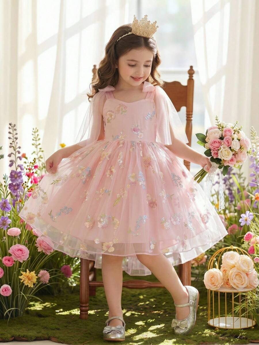 SHEIN Glamorique Kids 花童生日派对婚礼礼服，女童吊带薄纱蝴蝶结连衣裙，蝴蝶结肩部设计，刺绣薄纱蓬蓬裙，适合舞台表演、主持、参加派对或特殊场合、艺术照拍摄，四季皆宜。