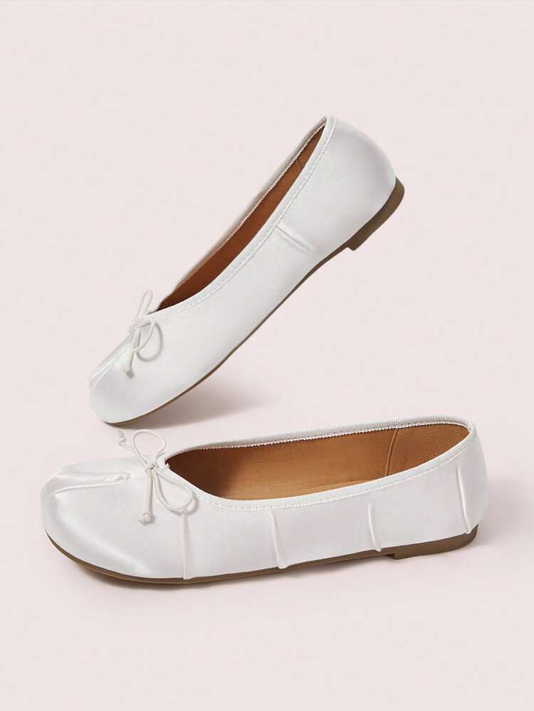 CUCCOO DOLLMOD Women's White Beige Satin Pleated Round Toe Split Toe Flats Classic Vintage Japanese Casual Cute Vacation Commute Shoes