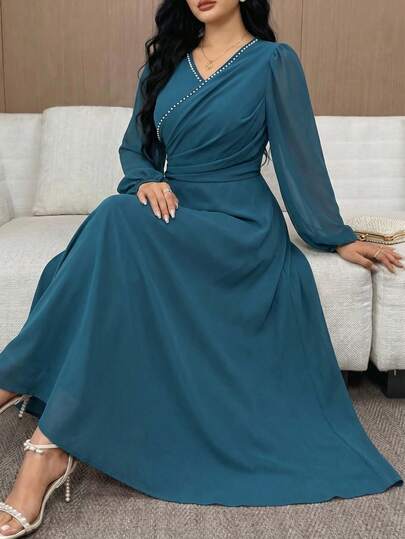 Modelyn Vestido elegante de unicolor con pliegues y cuentas para mujer de talla grande