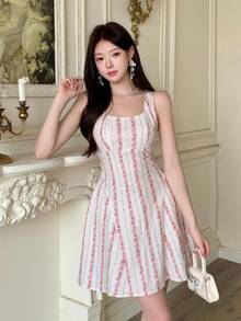 SHEIN K-Vae Áo croptop dáng chữ A cổ vuông thắt nơ họa tiết hoa nhí - Hồng - Xem 8