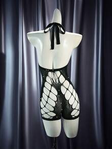 MidnightGlam Mono sexy de glamour de medianoche, hecho de malla burdeos con recortes geométricos, agrega una atmósfera cautivadora para citas nocturnas - Negro - Ver 2