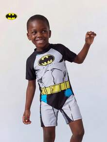 BATMAN X SHEIN Maija Kids 男童卡通英雄印花无袖连体泳衣，配短裤和遮阳帽，沙滩/度假风 - 灰色 - 查看 2