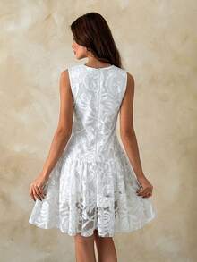 EURMUSE Vestido curto bordado em algodão branco para mulheres – Sem mangas, decote em V, elegante modelo evasê para o verão. - Branco - Ver 7