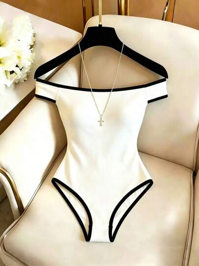 Franclia Sexy witte en zwarte off-shoulder bodysuit voor dames met tailleband, geschikt voor zomeroutfits, lentekleding, Pasen, St. Patrick's Day, strandkleding, uitjes, elegante gelegenheden, vakantiekleding voor dames, strandoutfits voor dames, casual kleding voor dames