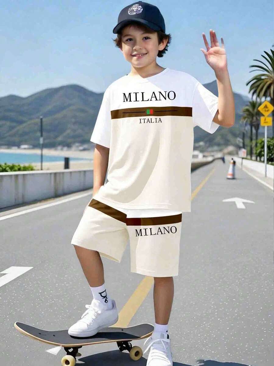 SHEIN 春夏青少年男童休闲时尚创意个性清新简约优雅意大利国旗白卡其条纹图案字母印花T恤短裤套装,舒适日常穿着 - 彩色 - 查看 1