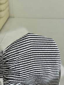 SHEIN EZwear 夏季大码女式休闲腰带扣条纹短裤 - 黑與白 - 查看 6