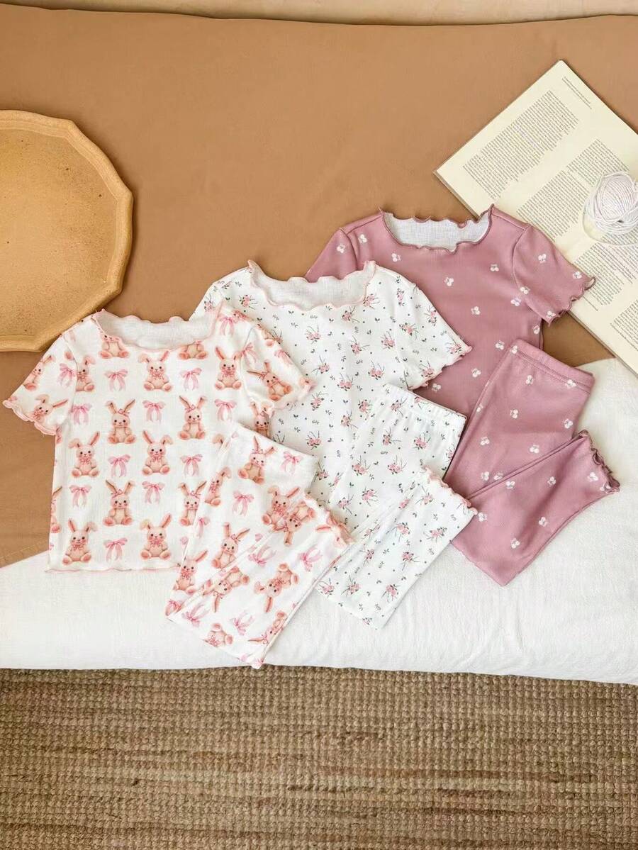 SHEIN LMoss Kids 女婴可爱卡通熊和花卉印花荷叶边圆领短袖上衣和裤子六件套休闲舒适针织睡衣套装 - 彩色 - 查看 1