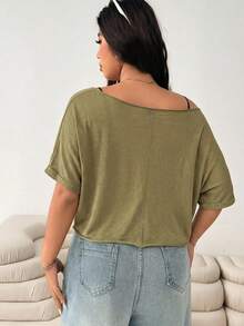 Solflare 大码女式夏季休闲度假日常通勤纯色不对称领蝙蝠袖宽松半透明T恤 - 軍綠色 - 查看 2