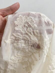 Rustia Chemise transparente brodée, coupe-vent ample à l'avant court et à l'arrière long, tenue de sortie décontractée pour femmes, style bohème, tenues de plage ; Top poncho en tissu texturé avec broderie de dentelle, garniture florale aquarelle, style minimaliste décontracté pour les vacances, printemps été - Beige - Voir 8