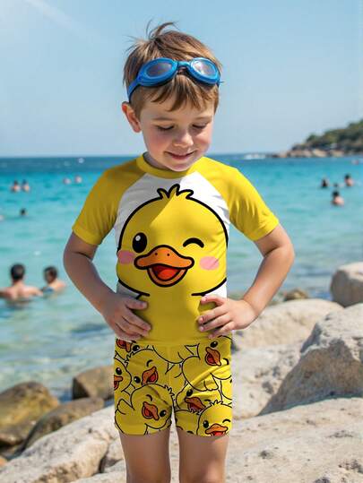 SHEIN 男童休闲修身圆领短袖泳衣套装，适合夏季，活泼可爱，卡通动物图案，黄色小鸭，清新可爱印花，适合冲浪、海滩度假、游泳