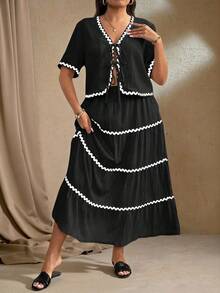Roveilla Conjunto de 2 piezas talla grande para mujer: Camisa de manga corta con cuello en V y recorte a color con lazo delantero, y falda mini con volantes en el bajo - Negro - Ver 6