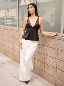 Andrea Bello Áo tank top ôm sát gợi cảm màu đen satin phối ren tương phản dành cho nữ, thích hợp làm quà tặng Ngày Valentine, sinh nhật hoặc đi chơi. - màu đen - Xem 5