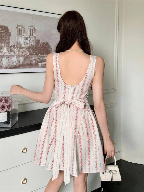 K-Vae Áo croptop dáng chữ A cổ vuông thắt nơ họa tiết hoa nhí