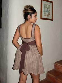 复古法式格子蝴蝶结撞色肩带性感露背收腰轻盈芭蕾舞风格女式细肩带连衣裙 - 棕色 - 查看 2