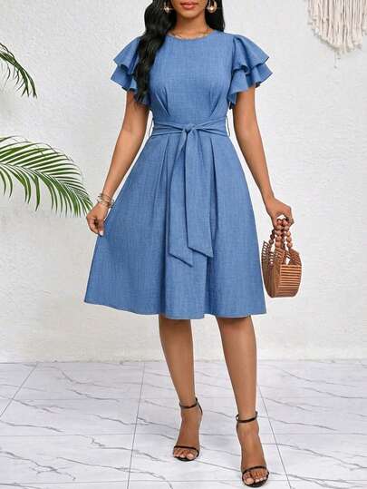 SHEIN Lady Đầm cỡ lớn dáng suông màu trơn có bèo nhún ở gấu, thắt lưng.